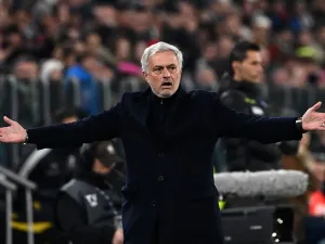 Roma's Portuguese coach Jose Mourinho reacts from the technical area during the Italian Serie A football match between Juventus and Roma at the Allianz Stadium in Turin, on December 30, 2023. (Photo by Isabella BONOTTO / AFP)