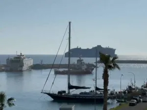سفينة مساعدات تبحر من لارنكا إلى غزة