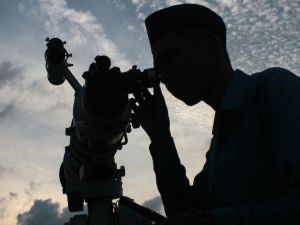 تباين في تحديد أول ايام شهر رمضان