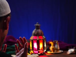 أطباق رمضانية: سلطة فواكه، سلطة الباستا ومافن التوت لوجبة السحور