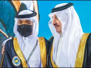 الأمير سعود بن نايف بن عبد العزيز مع الطالب صالح بن عبد الله بن صالح البراز 