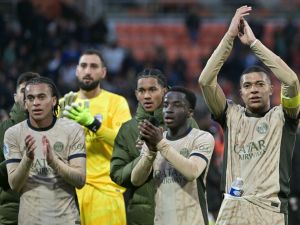 باريس سان جيرمان على أعتاب الظفر بلقب الدوري الفرنسي (Photo by DAMIEN MEYER / AFP)