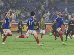 يوكوهاما إلى النهائي (Photo by Yuichi YAMAZAKI / AFP)