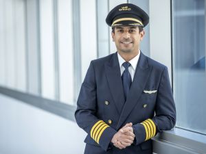 الاتحاد للطيران تحتفي باختيار الكابتن شريف الرميثي في المهمة التاريخية لوكالة الناسا لمحاكاة العيش على المريخ الاتحاد للطيران تحتفي باختيار الكابتن شريف الرميثي في المهمة التاريخية لوكالة الناسا لمحاكاة العيش على المريخ