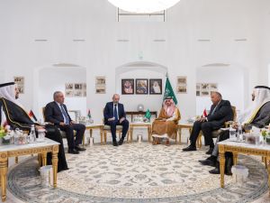 "السداسي العربي" يؤكد على ضرورة إنهاء حرب غزة