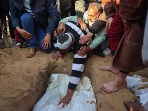 أكد الفريق، عدم وجود حماية للمدنيين في قطاع غزة