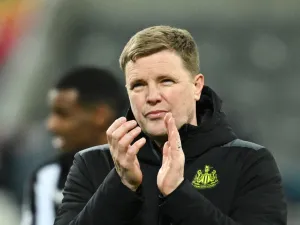 Newcastle United's English head coach Eddie Howe applauds at the end of the UEFA Champions League Group F football match between Newcastle United and AC Milan at St James' Park in Newcastle-upon-Tyne, north east England on December 13, 2023. AC Milan wins 2 - 1 against Newcastle United and qualifies for the Champions League last 16. (Photo by Paul ELLIS / AFP)