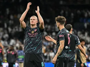Manchester City's Norwegian striker #09 Erling Haaland applauds at the end of the UEFA Champions League quarter final first leg football match between Real Madrid CF and Manchester City at the Santiago Bernabeu stadium in Madrid on April 9, 2024. The match ended in a 3-3 draw. (Photo by JAVIER SORIANO / AFP)