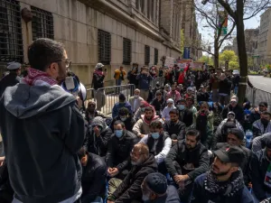 الأشهر السبعة الماضية، شهدت انقسامات في الجامعة بشأن الحرب في غزة