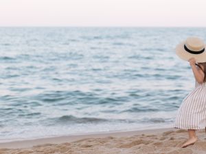 طبيب البوابة: كيف يكون المشي على الشاطئ مفيدًا لصحتك!