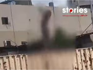 عاملة منزلية تتعرى وترقص في الشارع