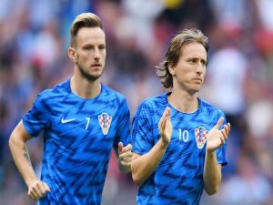 راكيتيتش يقنع مودريتش بروشن