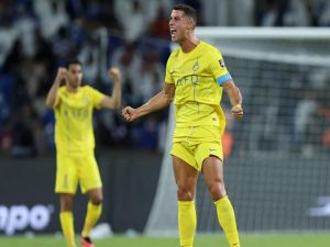 رونالدو يهدي الأهلي السعودي