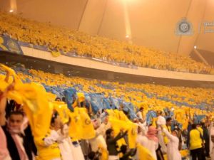 عبد العزيز يرعب جماهير العالمي
