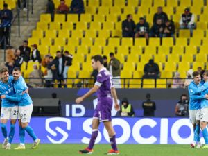 نابولي يتحدى فيورنتينا (Photo by AFP)