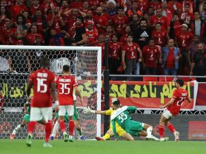 قلق حيال نجم الأهلي المصري قبل نهائي أبطال أفريقيا