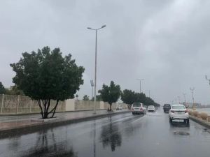 لا تزال مستمرة!! الأرصاد السعودية تحذر من الأمطار على تلك المناطق