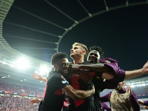 ليفركوزن في ريمونتادا جديدة تؤكد تأهله للنهائي (Photo by INA FASSBENDER / AFP)
