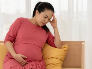 هل طبيعي نزول ماء أثناء الحمل في الشهر التاسع؟