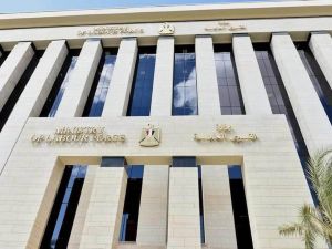 وزارة العمل المصرية توضح شروط التوظيف في السعودية