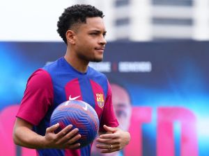 وكيل فيتور روكي يخرج عن صمته ويهدد برحيل اللاعب عن برشلونة