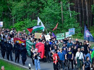 Watch: 800 activists clash with German police at Tesla factory in Berlin