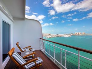 Embrace the Sunshine with Queen Elizabeth 2 Hotel’s  Summer Sea-View Getaway