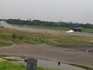 نهاية مروّعة لطيار حربي نفذ حركة بهلوانية في السماء