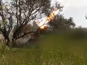 جانب من الرشقة الصاروخية التي وجهتها كتائب القسام في لبنان نحو أهداف إسرائيلية شمال فلسطين المحتلة