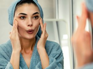جميلة البوابة: هل تساعد يوغا الوجه في إخفاء التجاعيد؟