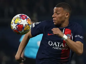 Paris Saint-Germain's French forward #07 Kylian Mbappe controls the ball during the UEFA Champions League semi-final second leg football match between Paris Saint-Germain (PSG) and Borussia Dortmund, at the Parc des Princes stadium in Paris on May 7, 2024. (Photo by Anne-Christine POUJOULAT / AFP)