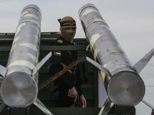صورة أرشيفية من استعراض سرايا القدس لمنظومتها الصاروخية