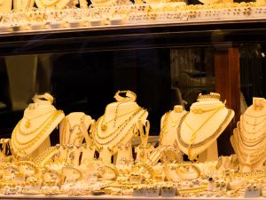 Gold prices in Riyadh Today 27 May 2024. (Shutterstock)