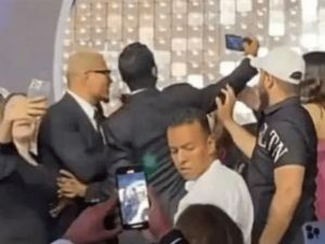 إجراء صادم من عمرو دياب ضد الشاب الذي صفعه في حفل الزفاف