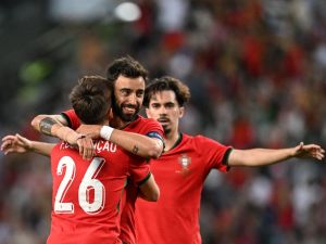 البرتغال تتفوق على فنلندا وديا (Photo by PATRICIA DE MELO MOREIRA / AFP)