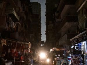 التراجع عن قرار غلق المحلات التجارية