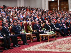 السيسي يصبر الشعب المصري ويحييهم