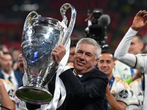 كارلو أنشيلوتي مدرب ريال مدريد (Photo by Glyn KIRK / AFP)