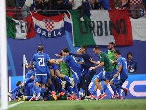 إيطاليا إلى ثمن النهائي (Photo by Ronny HARTMANN / AFP)