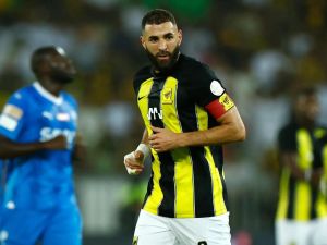 بنزيما يطلب "ابن موطنه" في الاتحاد