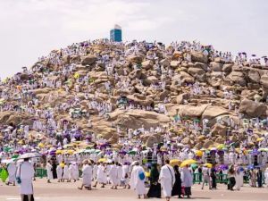 تلك هي أسماؤها الخاصة.. الزعاق يتحدث عن "الأيام العشر"