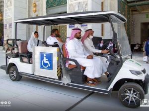 خلال موسم الحج| عربات جولف لنقل ذوي الإعاقات