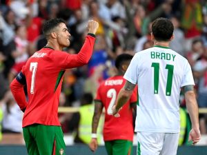 رونالدو يشارك مع البرتغال للمرة الأولى في مبارياته الودية الاستعدادية ليورو 2024 (Photo by MIGUEL RIOPA / AFP)