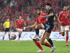 طاقم تحكيم أجنبي للقاء القمة بين الأهلي والزمالك
