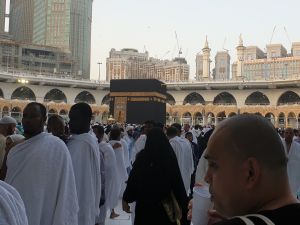 طرق الوقاية من ضربات الشمس في الحج