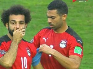 فتحي يكشف التفاصيل... رفضت التنازل عن الشارة لصلاح!!