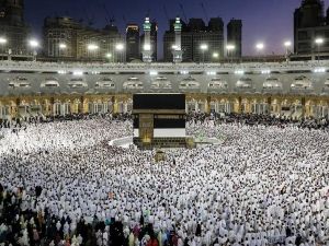 ما حكم الحج لمن يسافر بعقد عمل؟! دار الإفتاء توضح