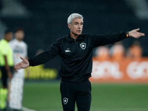 مدرب النصر السعودي يرحل عن الفريق!!