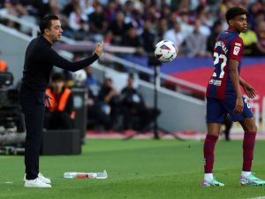 لامين يامال يعلق على إقالة تشافي من تدريب برشلونة