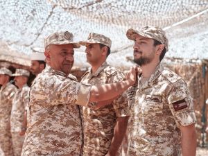 ترفيع الأمير الحسين إلى رتبة رائد ترفيع الأمير الحسين إلى رتبة رائد